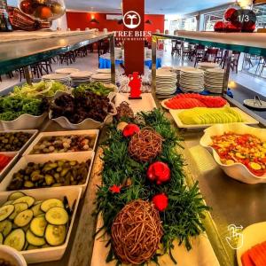 a buffet line with many different types of vegetables at Tree Bies in Entre Rios