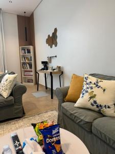 a living room with a couch and a table at شقة الدانة وصول ذاتي القيصومه in Hafr Al-Batin