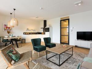 a living room with a table and chairs at Zilte Haven in Kamperland