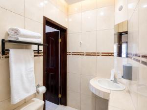 a bathroom with a sink and a mirror at Hotel Valle del Huajucar in Calvillo +17 photos