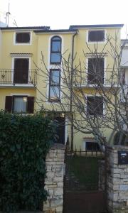Budynek, w którym mieści się apartament