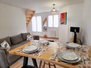 a living room with a table and a couch at Le Duplex Port & Plage in Dieppe