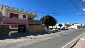 a building on the side of a street at Quartos petrolina 02 in Petrolina