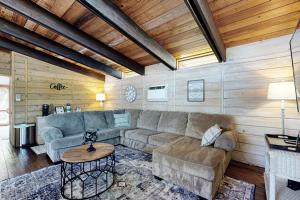 a living room with a couch and a table at Ann Acres 21039 Elizabeth Ave in Rehoboth Beach
