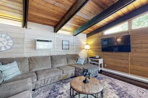 a living room with a couch and a tv at Ann Acres 21039 Elizabeth Ave in Rehoboth Beach