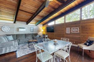 a living room with a couch and a table at Ann Acres 21039 Elizabeth Ave in Rehoboth Beach