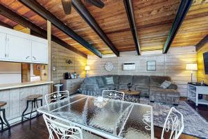 a living room with a couch and a table at Ann Acres 21039 Elizabeth Ave in Rehoboth Beach
