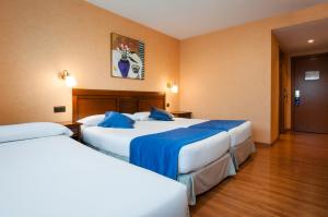 Łóżko lub łóżka w pokoju w obiekcie Hotel Las Provincias