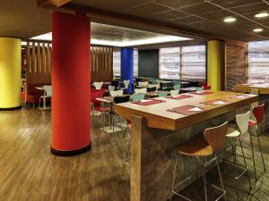 a conference room with a large table and chairs at ibis Sao Paulo Morumbi in São Paulo