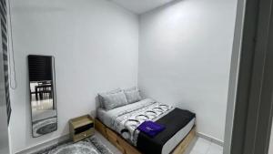 a small bedroom with a bed in a room at Razumi's Homestay 3 in Arau