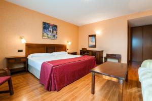 Łóżko lub łóżka w pokoju w obiekcie Hotel Las Provincias