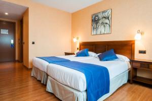 Łóżko lub łóżka w pokoju w obiekcie Hotel Las Provincias