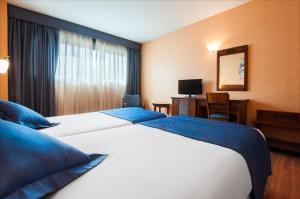 Łóżko lub łóżka w pokoju w obiekcie Hotel Las Provincias