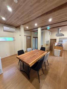 a large room with a wooden table and chairs at 和風アンドラン in Minamiawaji