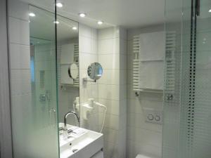 Baðherbergi á Hotel Empire +31 mynd