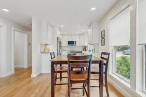 a kitchen with a table and chairs in a room at The Saffron Cottage in Wellfleet