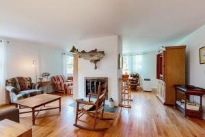 a living room with a couch and a fireplace at Oak Leaf Cape Cottage in Oak Bluffs