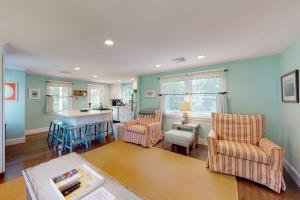 a living room with two chairs and a kitchen at Cape River Retreat in Centerville