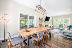 a dining room with a wooden table and chairs at Friendly Farms in Lakeside +23 photos