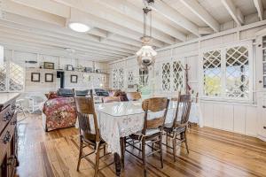 a kitchen and dining room with a table and chairs at Anna's Cottage in Saugatuck