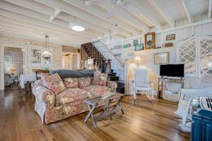 a living room with a couch and a table at Anna's Cottage in Saugatuck