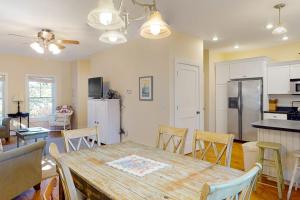a kitchen and dining room with a table and chairs at Green Glen in Empire