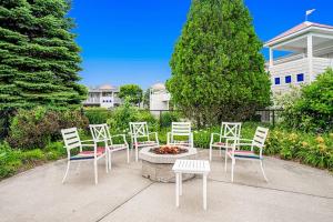 a group of chairs sitting around a fire pit at Bluebird Condo in Douglas +36 photos