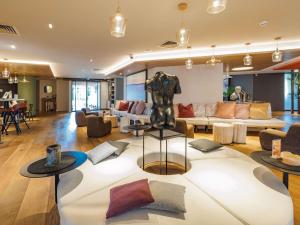 a living room with a statue in the middle of the room at Mercure Valence in Valence