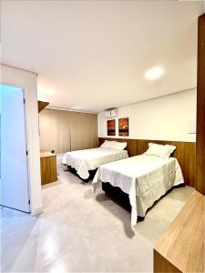 a hotel room with two beds in a room at Premium Office-My Stay 09 in Brasília