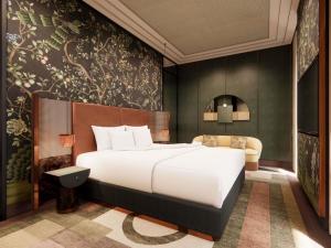 a bedroom with a large white bed in a room at FAIRMONT NEW ORLEANS in New Orleans +37 photos