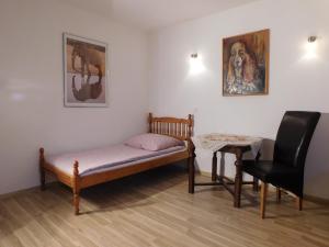 a room with a bed and a desk and a chair at Agroturystyka pod Czarną Sosną in Biały Ług