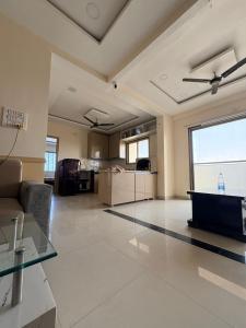 a living room with a ceiling fan and a couch at Cloud Nine in Boria Kalān