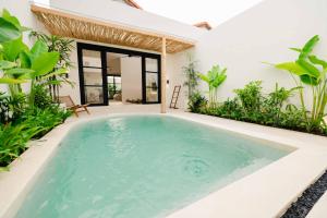 a swimming pool in the middle of a villa at Rumah Mana Villa in Tabanan