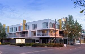 a building on the side of a street at Mawson Lakes Hotel in Mawson Lakes