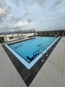 a large swimming pool on the roof of a building at Lucky Homes in Maharagama