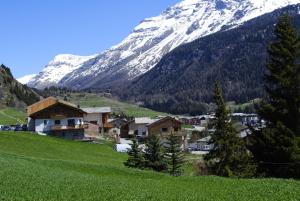 Gallery image of La Joubarde in Lanslevillard