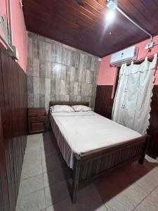 a bedroom with a bed in a room at Alojamiento Paz in Esquina