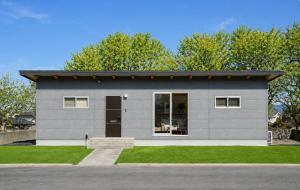 a gray house with a window and grass at Building D - Vacation STAY 84939v in Bōchū