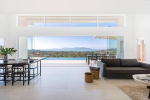 a living room with a couch and a table at Rockstarvillas Grande Siesta in Nathon Bay