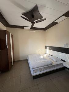 a bedroom with a bed and a ceiling fan at Hotel Shyam Mahal Inn in Khātu