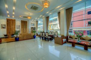 a lobby with a waiting room with a table and chairs at Orussey One Hotel & Apartment in Phnom Penh