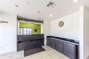Foto sihtkohas Kenedy asuva majutusasutuse Super 8 by Wyndham Kenedy galeriist