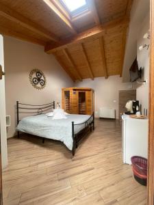 a bedroom with a bed and a wooden floor at CAMILLA affitta camere in Nicolosi