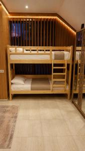 a room with two bunk beds in a room at KOTEJ UREKI in Ureki