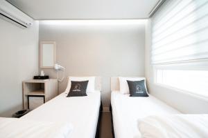 Un pat sau paturi într-o cameră la K-Grand Hotel Seoul