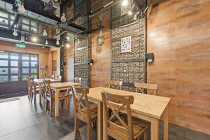 a restaurant with wooden walls and wooden tables and chairs at Golden101 Bed and Breakfast in Jiufen