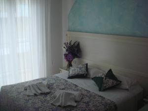 Uma cama ou camas num quarto em Hotel Arcade