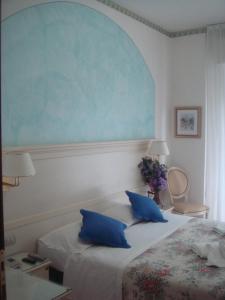 Uma cama ou camas num quarto em Hotel Arcade