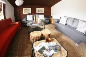 Posedenie v ubytovaní Family Friendly Chalet - Central with Beautiful Mountain Views