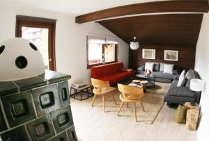 Posedenie v ubytovaní Family Friendly Chalet - Central with Beautiful Mountain Views